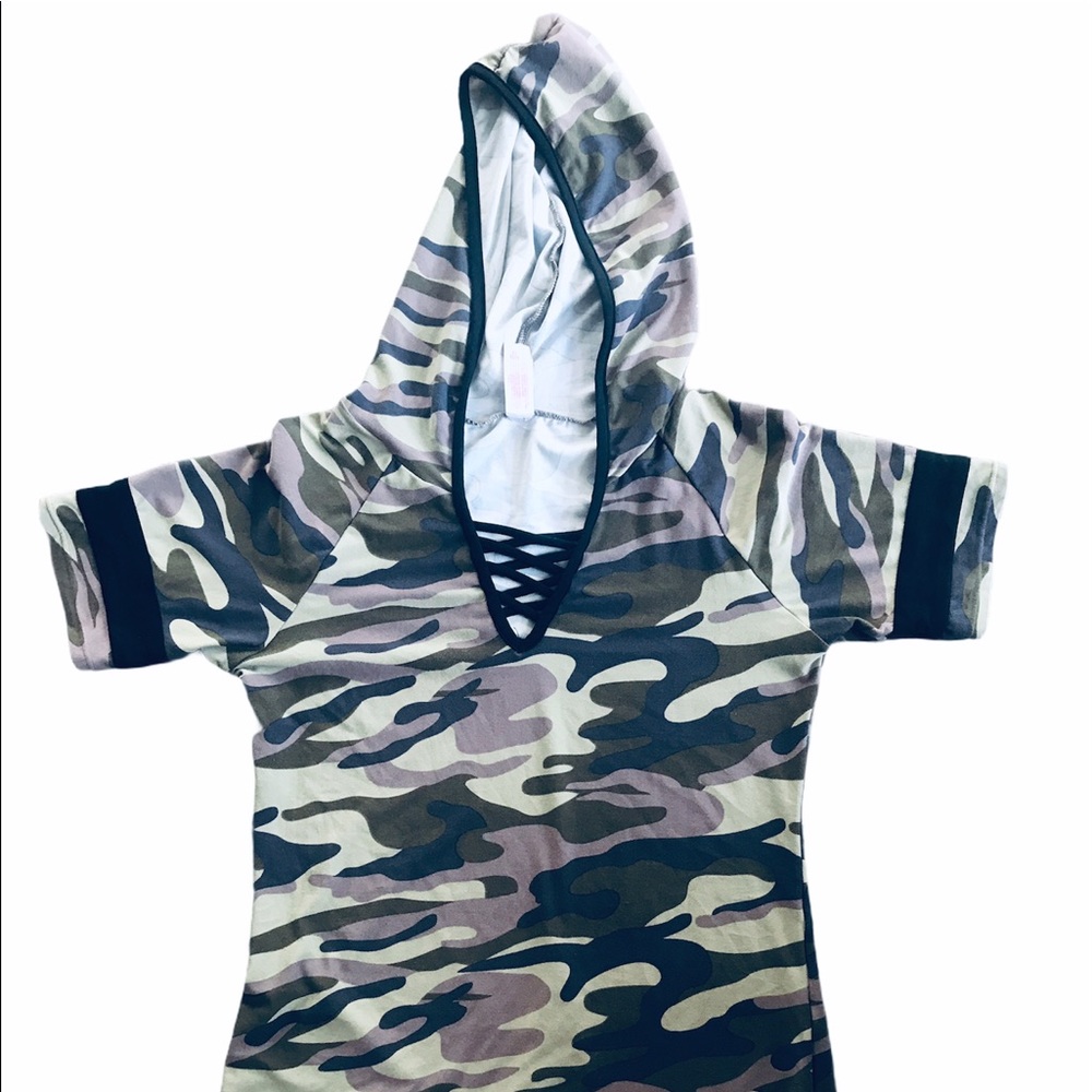 No boundaries women’s camo shirt. Size Large